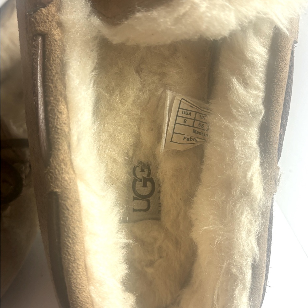 UGG| UGG Australia Dakota Moccasin slippers. Color Tan size 8 - Picture 13 of 15